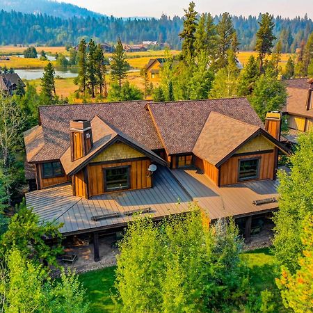 Red Tail On The River By Casago Mccall - Donerightmanagement McCall Exterior foto