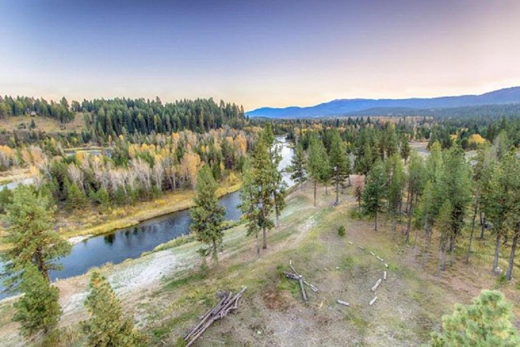 Red Tail On The River By Casago Mccall - Donerightmanagement McCall Exterior foto
