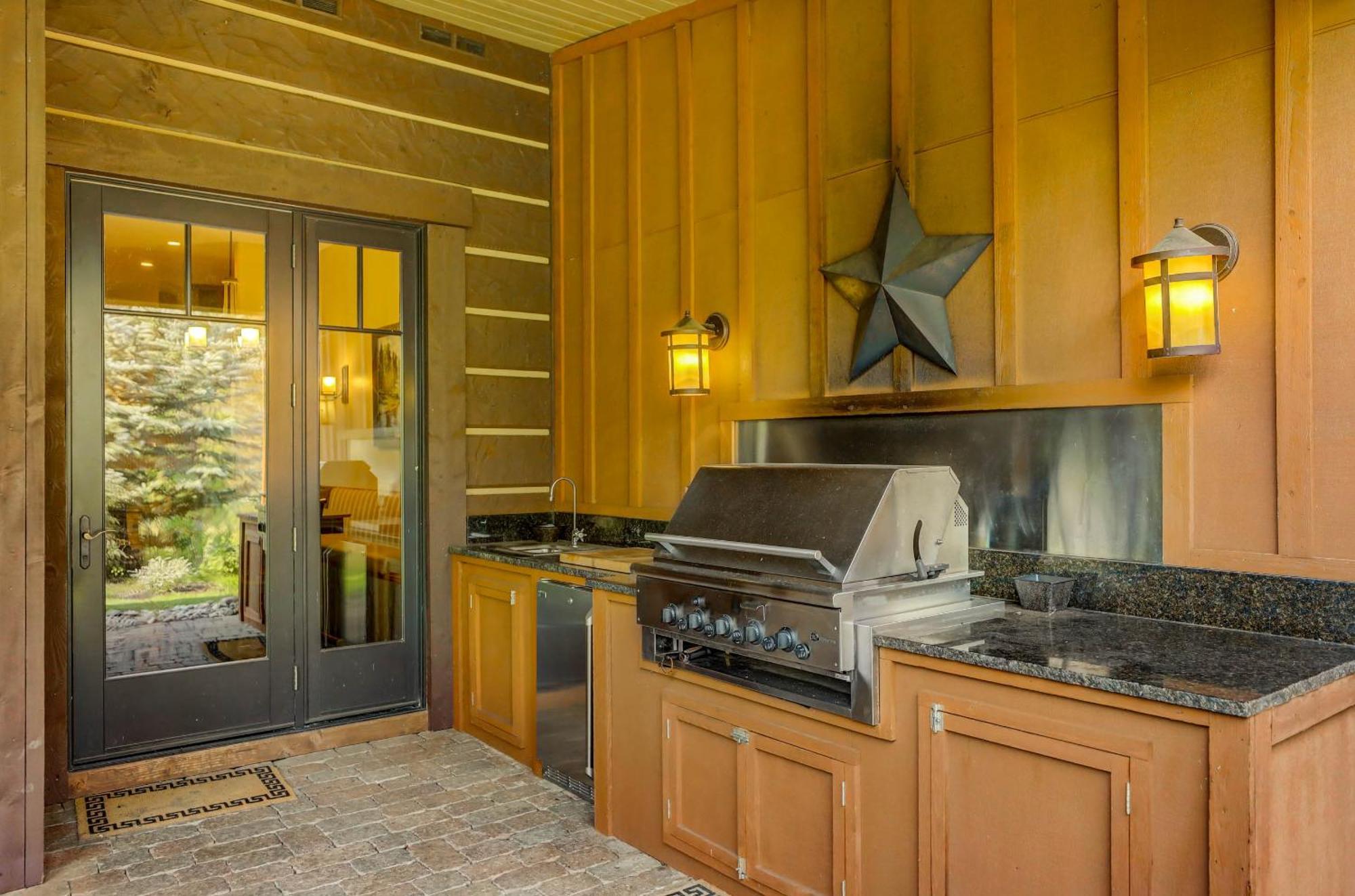 Red Tail On The River By Casago Mccall - Donerightmanagement McCall Exterior foto