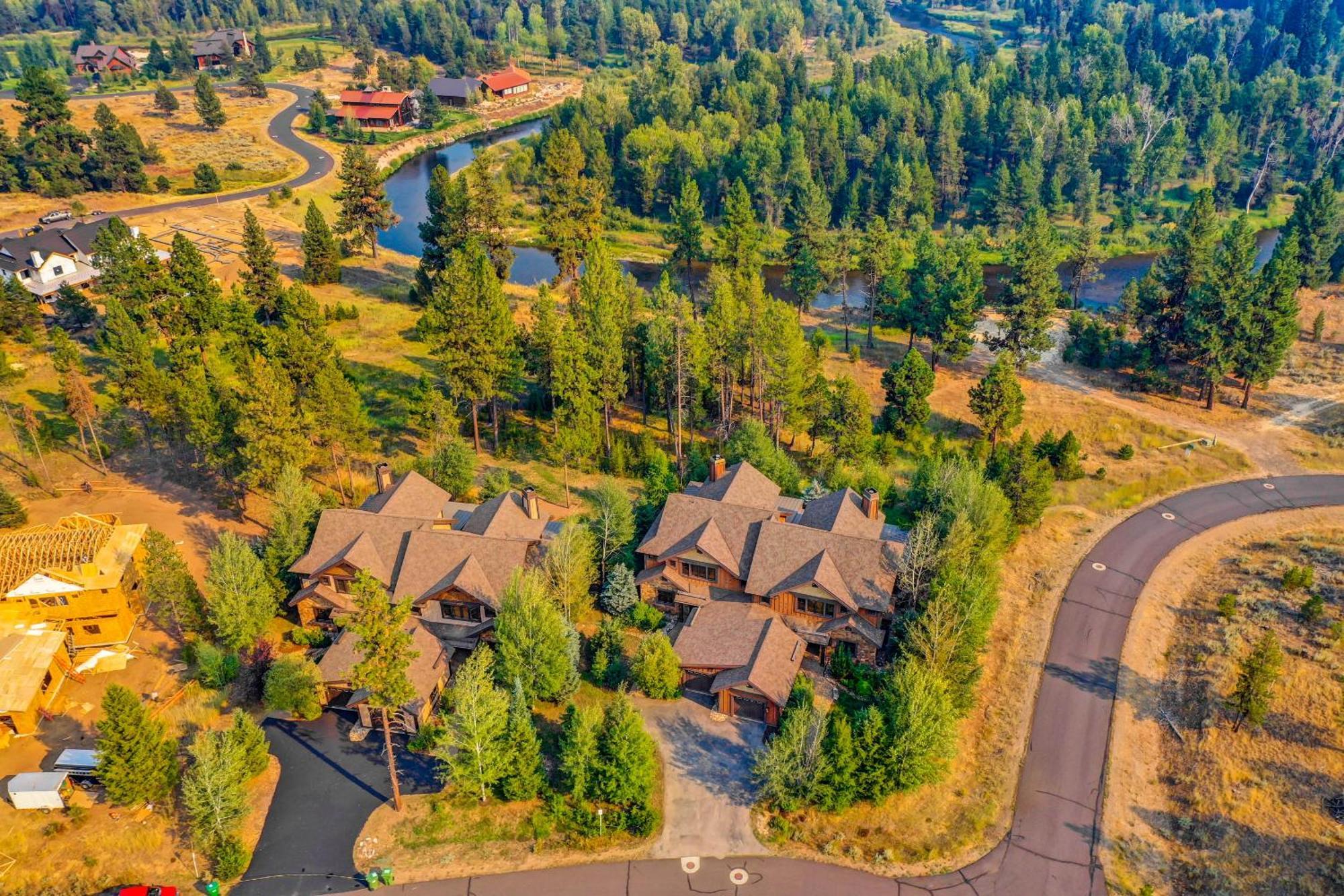 Red Tail On The River By Casago Mccall - Donerightmanagement McCall Exterior foto