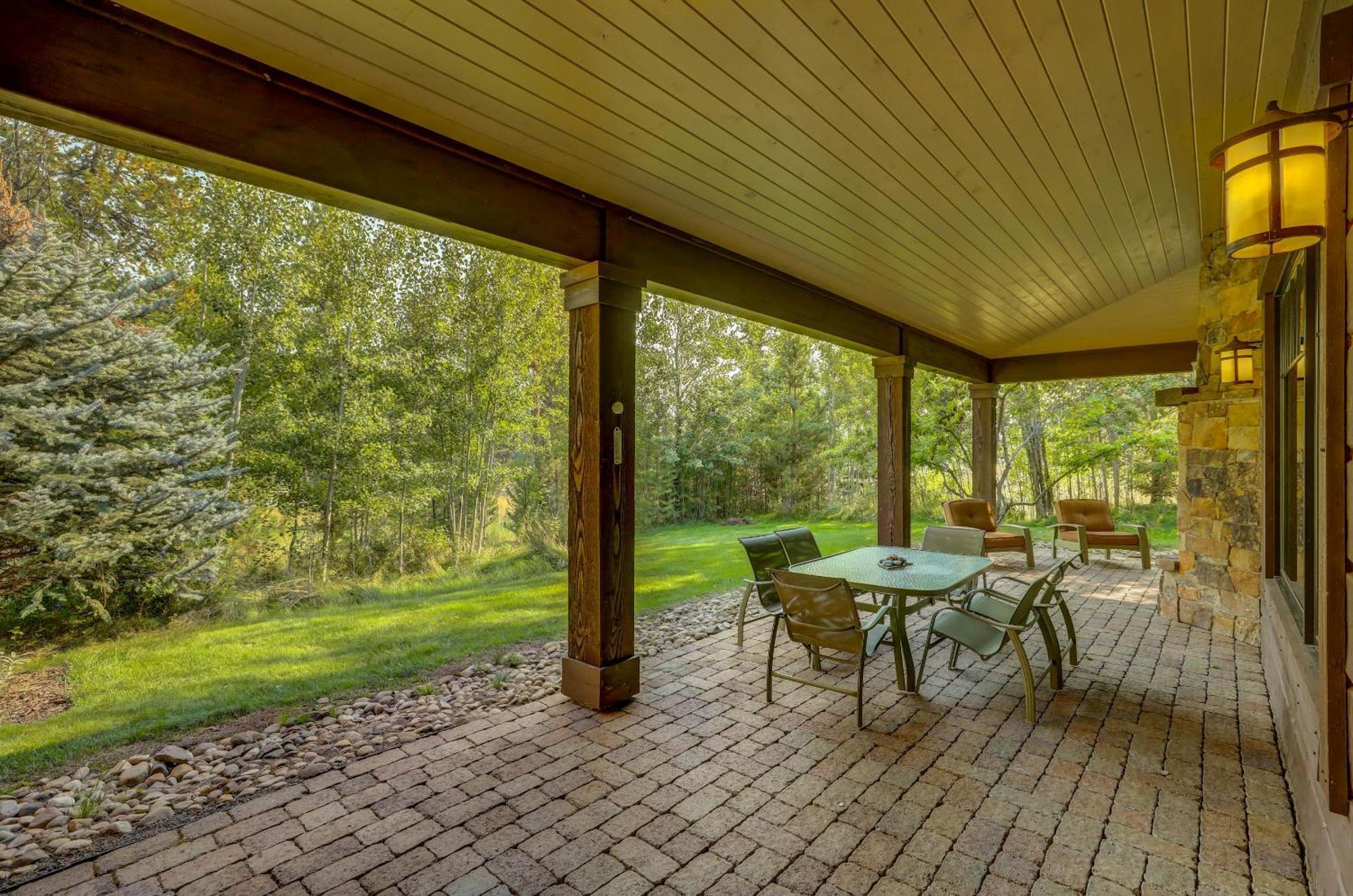 Red Tail On The River By Casago Mccall - Donerightmanagement McCall Exterior foto