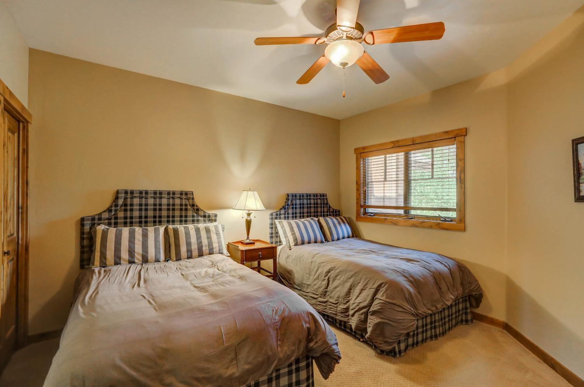 Red Tail On The River By Casago Mccall - Donerightmanagement McCall Exterior foto