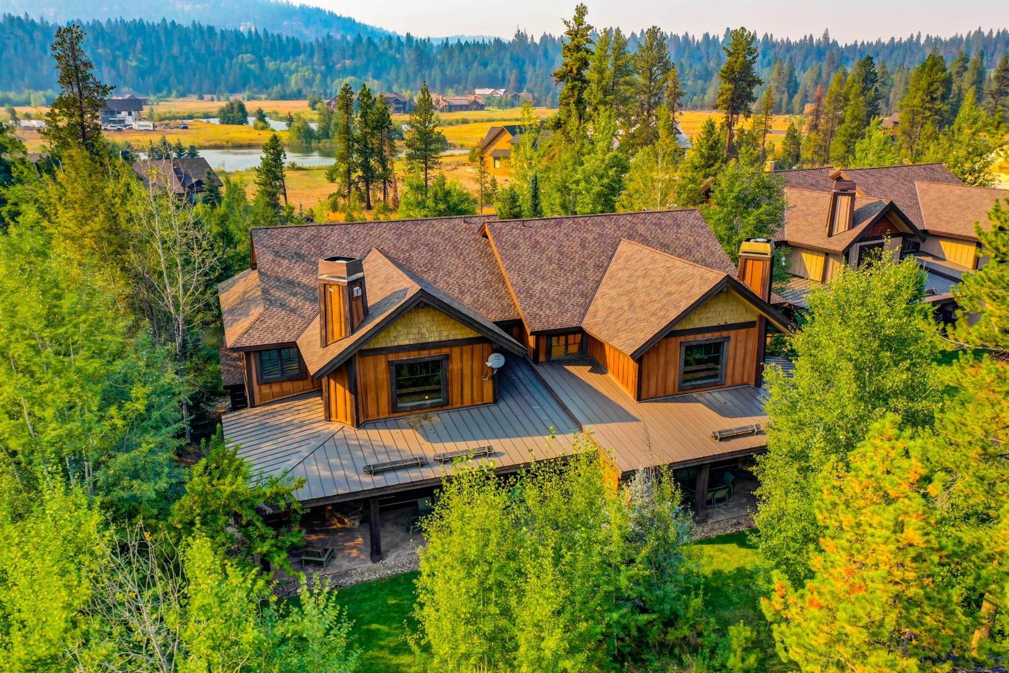 Red Tail On The River By Casago Mccall - Donerightmanagement McCall Exterior foto