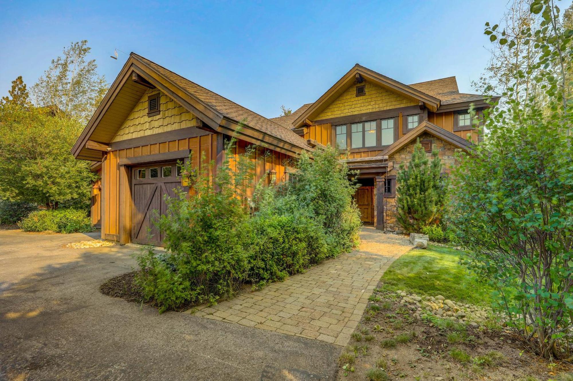 Red Tail On The River By Casago Mccall - Donerightmanagement McCall Exterior foto