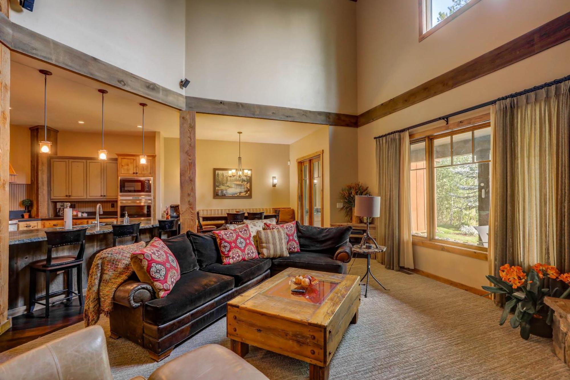 Red Tail On The River By Casago Mccall - Donerightmanagement McCall Exterior foto