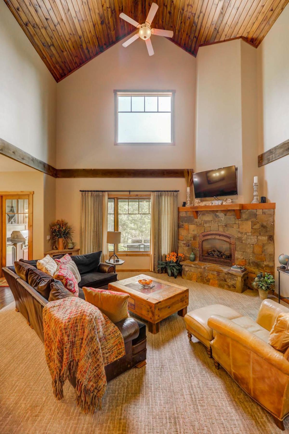 Red Tail On The River By Casago Mccall - Donerightmanagement McCall Exterior foto