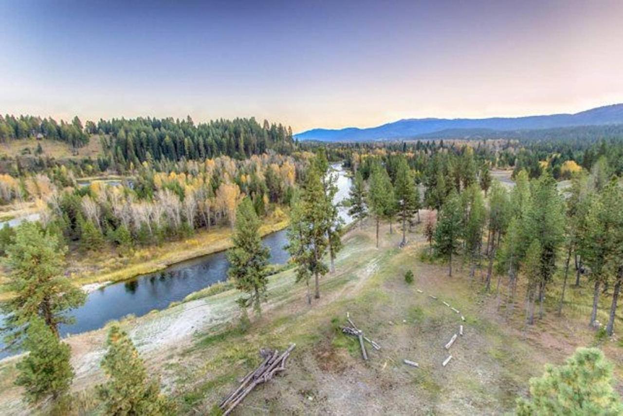 Red Tail On The River By Casago Mccall - Donerightmanagement McCall Exterior foto